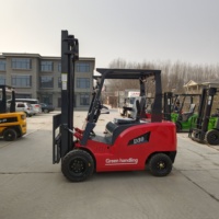 Montacargas Eléctrico Jichuan de 1.5t (3000lbs) con Horquillas de 1.2m, Tracción en las Cuatro Ruedas, Neumáticos Sólidos, Mástil de una Etapa, 4km/h, Mini Montacargas