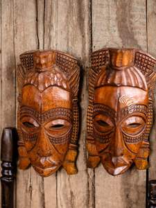 REN ART AFRIKAN SARL ขูดและแกะสลักไม้ด้วยดอกรีดและสิ่วแบบดั้งเดิม มองเห็นรอยตัดแต่งของเครื่องมือ งานฝีมือแท้ที่ควรค่าแก่การชื่นชม - Product Image 6