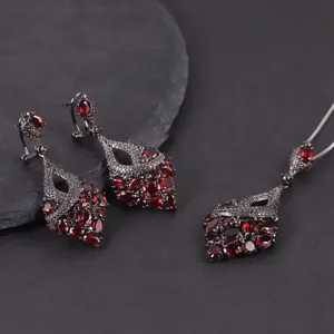 W0453 Conjunto de joias luxuosas com desenhos grossos e pedras vermelhas banhado a prata S925 preto preço de fábrica