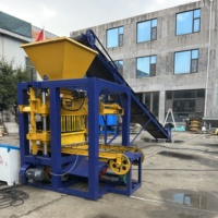 Machine de production de briques en ciment QT4-24 pour les projets de construction africains