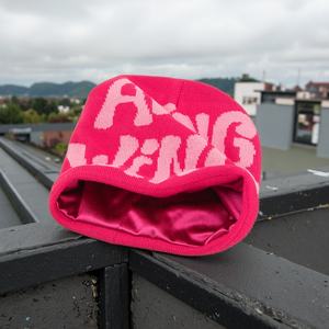 Berretto Jacquard Lavorato a Maglia Personalizzato Stile Y2K, Caldo per Autunno e Inverno, in Acrilico con Fodera in Raso di Seta e Design a Pois Stampato - Product Image 4