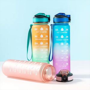 Botella de Agua Deportiva Transparente de 1L con Logotipo Personalizado, Botella de Plástico Motivacional con Pajita y Marcador de Tiempo - Product Image 4