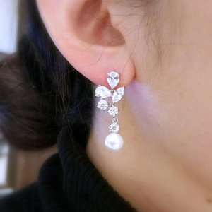 Eleganti Orecchini Pendenti a Forma di Foglia con Perle per Donne, Orecchini Lunghi Medi per Uso Quotidiano e Feste, Gioielli alla Moda - Product Image 2
