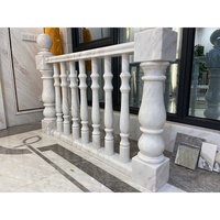 Sculpture blanche en pierre de marbre, escalier de jardin, porche, balcon, mains courantes, balustrade, pilier, balustrade