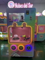 Machine à vendre des barbes à papa multicolores, entièrement fermée, sûre, pour l'intérieur, avec réglage des saveurs