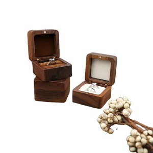 Caja de joyería de madera para propuesta de matrimonio, pequeña caja de joyería portátil, múltiples opciones de interior disponibles - Product Image 1