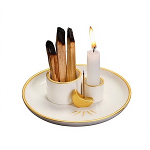 Plateau <span class=keywords><strong>de</strong></span> combustion transfrontalier en céramique pour sauge blanche <span class=keywords><strong>de</strong></span> Californie, design créatif, avec motif Lune Dorée, servant également <span class=keywords><strong>de</strong></span> bougeoir, et accompagné d'une assiette en bois du Pérou - Product Image 1