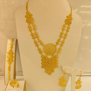 <span class=keywords><strong>Set</strong></span> di Gioielli Africani Chunky Placcati Oro Dubai 18k, Collana e Orecchini in Oro Giallo, Gioielli Neri Africani - Product Image 1