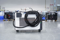 Machine de nettoyage au laser à fibre portative pour le bois, la pierre, le métal, l'élimination de la rouille, puissance de 1000 W, vitesse de nettoyage de 5 à 15 m/h, garantie de 3 ans