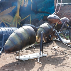 Sauterelle mécanique mobile d'insecte d'animal d'intérieur grande fibre de verre simulée personnalisable accordant le métal - Product Image 2