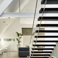 Escaliers droits préfabriqués d'intérieur en bois de chêne massif Conception flottante moderne avec garde-corps en verre pour villas Matériau métallique