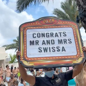 Étagère de présentation de bouteille d'alcool de haute qualité LC Support de barre éclairé avec lettres Panneau d'affichage à logo <span class=keywords><strong>LED</strong></span> - Product Image 2