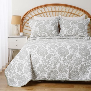 Set Sprei Botanical Ukuran Queen Warna Hijau Sage 3 Potong Motif Bunga Jacquar Microfiber Set Bedcover Musim Panas untuk Tempat Tidur - Product Image 1