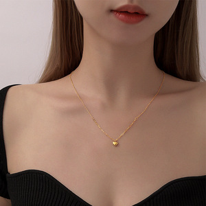 Collier tendance pour femme en acier inoxydable avec pendentif cœur en or 18 carats et chaîne à maillons - Product Image 1