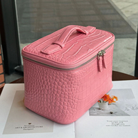 Sac de maquillage cosmétique de luxe en cuir à motif crocodile rose, organisateur professionnel de voyage personnalisé avec logo personnalisé pour femmes