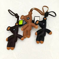 Porte-clés Ours Mignon Tendance : Pendentif Créatif en Cuir pour Sacs à Dos, Sacs et Clés de Voiture – Adorable Cadeau Décoratif