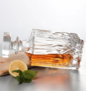 <span class=keywords><strong>Carafe</strong></span> à <span class=keywords><strong>whisky</strong></span> en <span class=keywords><strong>cristal</strong></span> classique en vente chaude 2024, ensemble cadeau fait à la main en borosilicate, <span class=keywords><strong>carafe</strong></span> 3/5/7 pièces, 2/4/6 tasses, boîte cadeau - Product Image 3