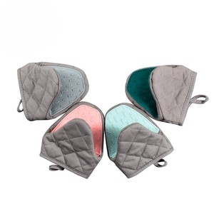 ถุงมืออบขนมแบบกึ่งซิลิโคนรูป<span class=keywords><strong>ปลา</strong></span> ทนความร้อน พร้อมซับในผ้าฝ้ายสองชั้นเพื่อความปลอดภัยในการทำอาหารในไมโครเวฟ - Product Image 1