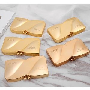 พาเลทอายแชโดว์ 10 สี ชุบทอง ประดับเพชร ให้สีสันสดใส โดดเด่น พร้อมแปรงแต่งหน้าพกพาสะดวก รับผลิตแบรนด์ส่วนตัว - Product Image 3