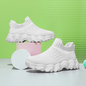 Chaussures décontractées pour femmes, baskets à enfiler en maille respirante, bout rond, doublure en maille respirante, semelle extérieure en caoutchouc, semelle intermédiaire en EVA, toutes saisons - Product Image 4