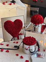 Arrangement de roses rouges préservées multi-formes dans une boîte en acrylique, cadeau de fleurs éternelles pour la Saint-Valentin