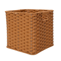 Panier de rangement en plastique durable imitation rotin marron avec poignées découpées, idéal pour les vêtements à la maison, les serviettes d'hôtel et l'organisation du linge.