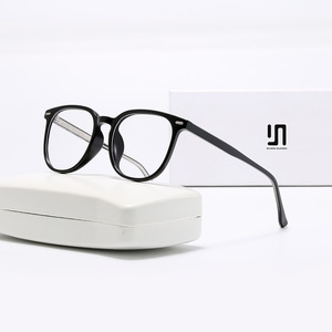 Montura de gafas rectangulares Tr90 para mujer, tamaño mediano, lentes planas anti luz azul con lente de PC y puente medio - Product Image 3