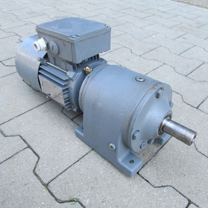 Nuevo Controlador PLC Dedicado para Automatización Industrial R40DT71C2BM/Z con Comunicación RS485 y 12 Meses de Garantía - Product Image 1