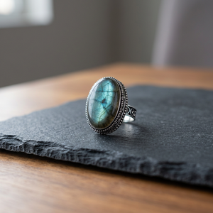 Bague en argent sterling 925 avec serti clos, design unique, pierre précieuse labradorite, style classique, pour femme, idéale pour mariage et soirée - Product Image 2