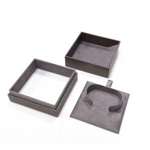 Boîte à bijoux imprimée avec logo personnalisé de luxe en gros Boîte à bijoux en papier au toucher doux Emballage de bijoux OEM/ODM - Product Image 3