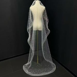 Voile de mariée de luxe à bords festonnés orné de perles et de strass - Voile de mariée à 2 couches pour les mariées - Product Image 1