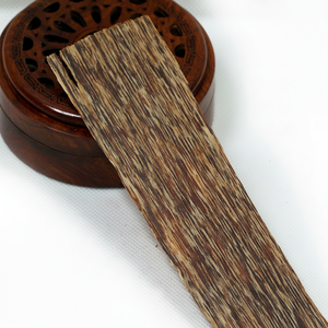 Alta calidad Oud Chunks Chip grado doble cena puro Bakhoor con fuerte aroma dulce fragancia Oudy Stick Flat Oud Chip Vietnam - Product Image 1