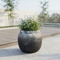Pot de fleurs vintage en ciment texturé mat, effet vieilli et dégradé, rond et bombé, pour aménagement paysager de cour - Vente en gros