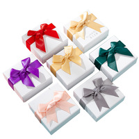 Boîte à bijoux en papier avec nœud papillon, emballage cadeau blanc en carton pour collier en forme de cercle