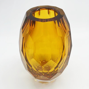Vase Art Déco en Verre de Murano Soufflé à la Main, Teinte Tawny, avec Design Artistique, Présentoir à Fleurs de Table Durable - Product Image 1