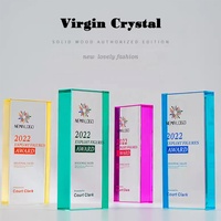 Vente en gros de trophées de conférence en cristal coloré design créatif certificat de plaque de trophée d'honneur d'employé exceptionnel personnalisé