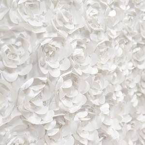 Jupe de table en saule bouclé doré avec pétales tridimensionnels en satin blanc romantique Roses pour plinthe de table réutilisable de mariage - Product Image 4