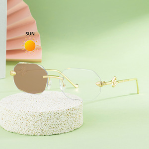 Nuevas Gafas de Sol Fotocromáticas sin Marco de Estilo Europeo para Mujer, Lentes de PC con Protección UV400 Clase 2, Diseño Moderno - Product Image 1