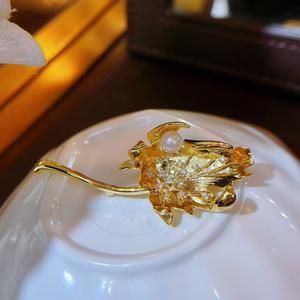 Broche del Año de la Serpiente 2025, Emblema de Dibujos Animados, Serpiente Espiritual que Ofrece Buena Suerte, Conmemora el Año con Estilo - Product Image 2