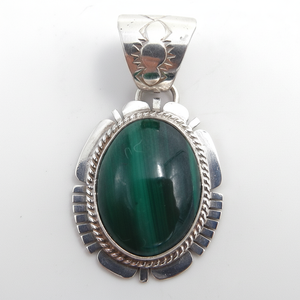 Petit Pendentif Navajo avec Adorable Malachite et Turquoise Fabriqué à la Main en Argent Sterling avec Monture - Product Image 1