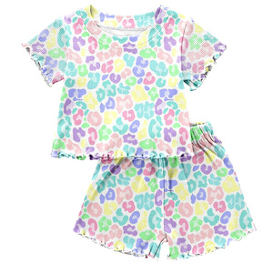 الأكثر مبيعًا الخس تي شيرت طقم شورت خس برقبة مستديرة طقم صالة أطفال مضلع - Product Image 3