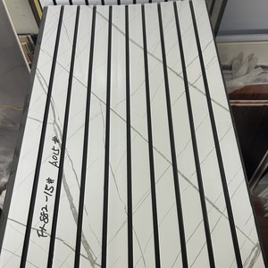 Faux plafond en <span class=keywords><strong>PVC</strong></span> stratifié d'usine avec un bon rapport qualité-prix, design imitation bois, panneau mural rainuré - Product Image 6
