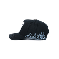 Nueva Llegada Gorra de Béisbol de Calidad Original Plateada con Diseño de Llama de 5 Paneles, Bordado Lateral, Visera de Ante y Forro de Satén con Pedrería