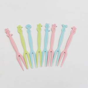 Fourchettes à fruits jetables de Noël, fourchettes en plastique pour gâteaux et desserts, vente en gros à un yuan. - Product Image 2