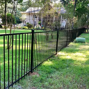 Panneaux de clôture métalliques décoratifs enduits de poudre bon marché personnalisés Clôture de jardin extérieure classique Clôture de sécurité en aluminium