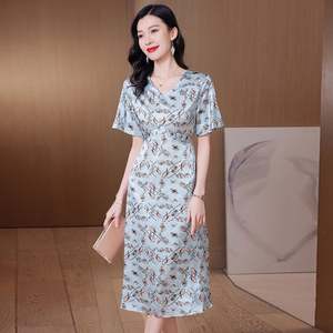 2025 boutique vêtements grande marque de robe en soie à Hangzhou caractéristiques élégante robe à col en v à taille cintrée florale avec impression numérique - Product Image 3