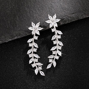 Boucles d'oreilles manchette fleur or rose avec cristaux de strass taille marquise sertis à griffes pour mariage, bijoux romantiques pour femme - Product Image 5
