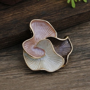 Nova moda mulheres coloridas pétala segurança Pin broche Vintage Rose flor esmalte ímã broche - Product Image 3