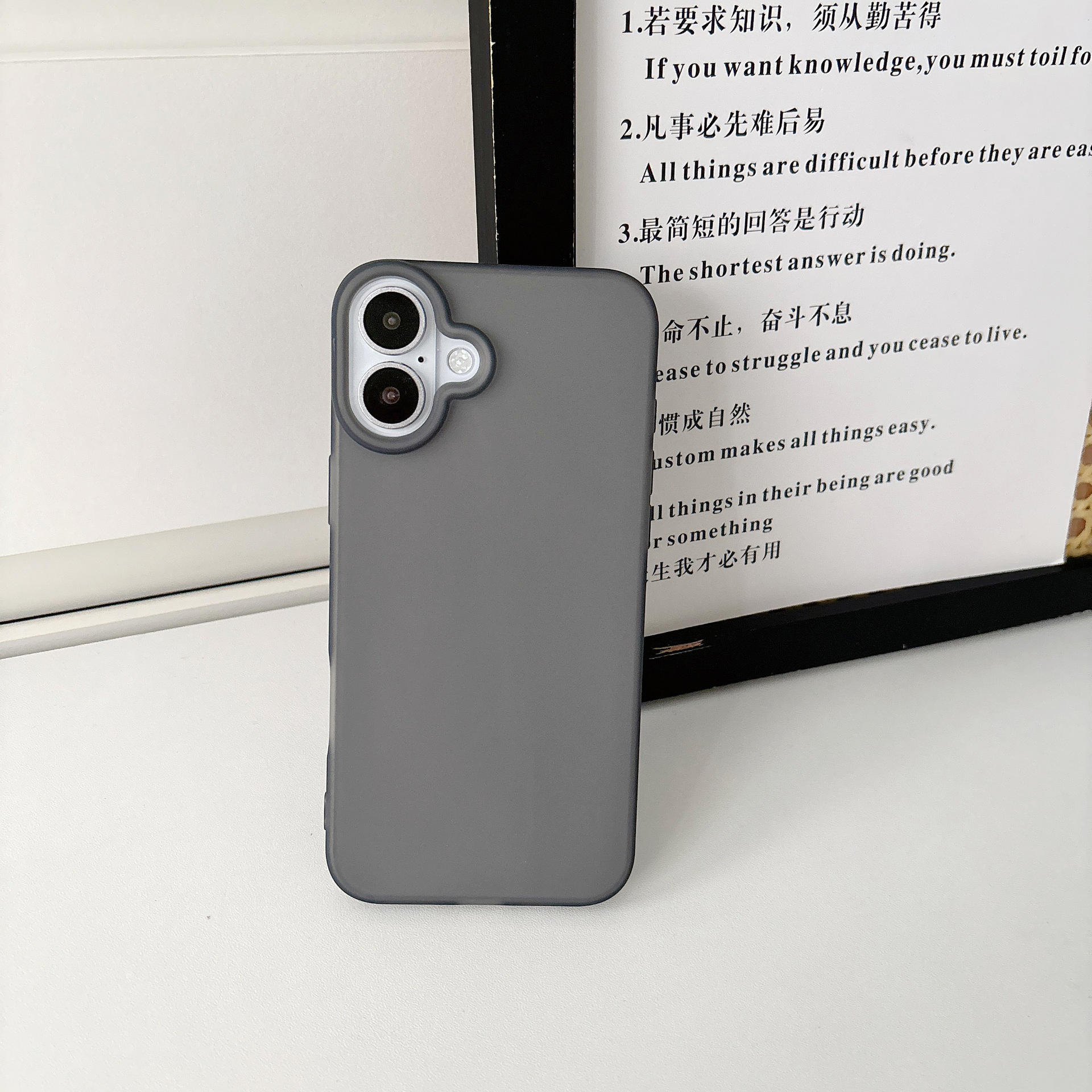 สีดำโปร่งแสง