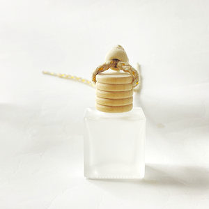 Diffusore per auto in vetro vuoto quadrato opaco personalizzato bottiglia di profumo per auto con coperchio in legno - Product Image 6